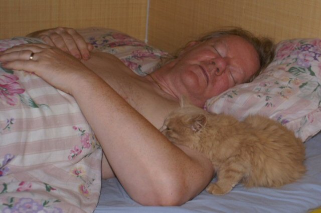 Gunnar sover på Jans arm.